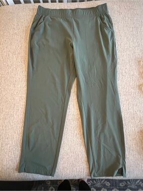 Eddie Bauer- Women’s Traveler Ankle Pants
